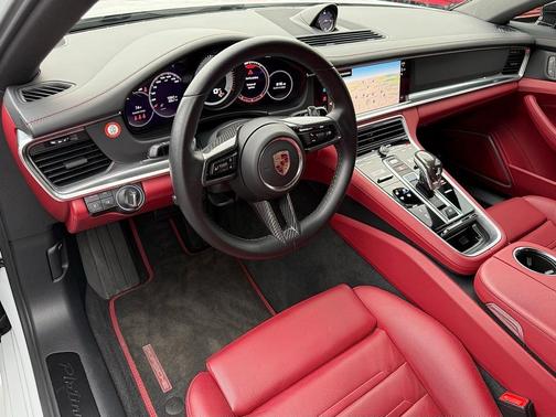 2023 Porsche Panamera 4 Platinum Edition