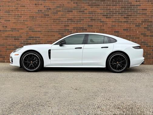 2023 Porsche Panamera 4 Platinum Edition