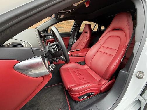 2023 Porsche Panamera 4 Platinum Edition