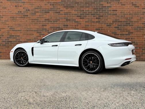 2023 Porsche Panamera 4 Platinum Edition