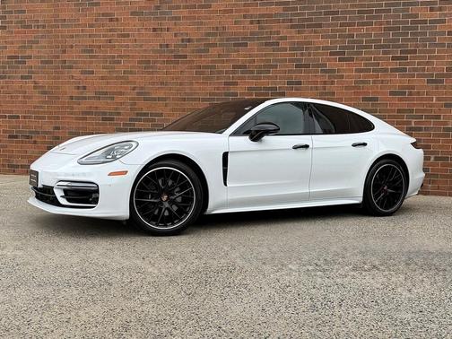 2023 Porsche Panamera 4 Platinum Edition