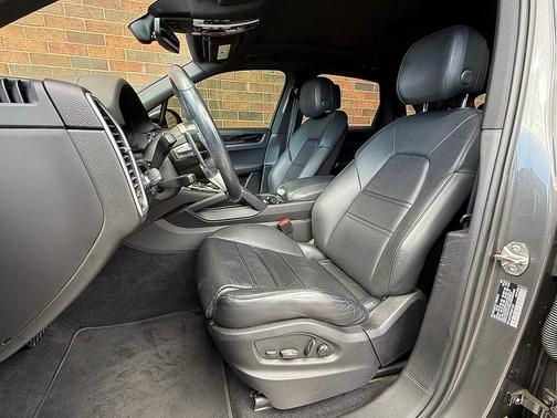 2023 Porsche Cayenne 