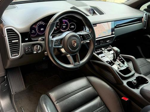 2023 Porsche Cayenne 
