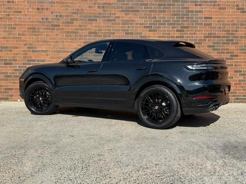 2025 Porsche Cayenne AWD