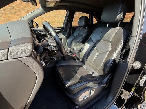 2024 Porsche Macan Base (PDK)