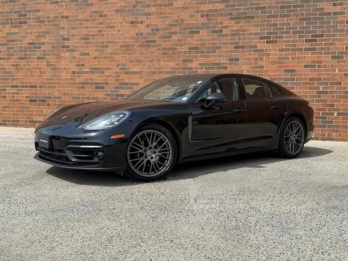 2023 Porsche Panamera 4 Platinum Edition