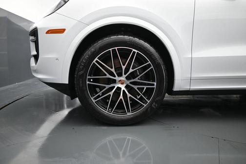 Carrara White 2026 Porsche Cayenne Base