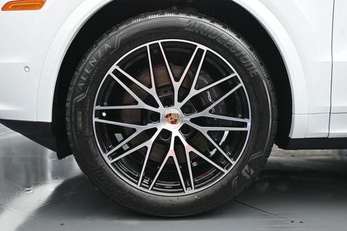 Carrara White 2026 Porsche Cayenne Base