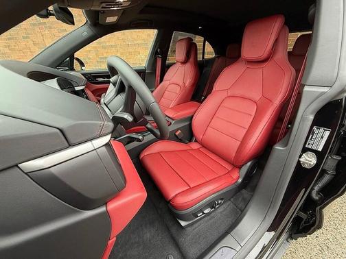 2025 Porsche Macan 4S