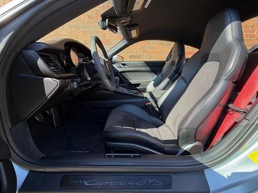 2022 Porsche 911 Carrera 4 GTS