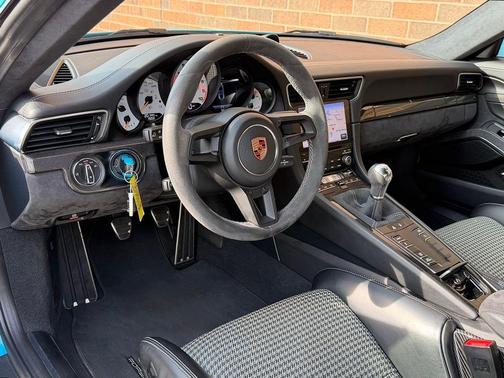 Blue 2018 Porsche 911 GT3