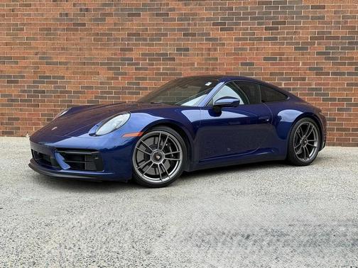 2022 Porsche 911 Carrera 4 GTS
