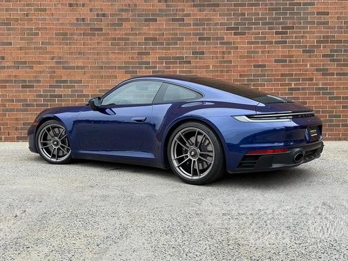 2022 Porsche 911 Carrera 4 GTS