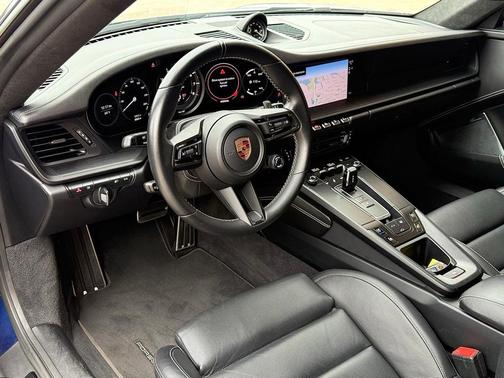 2022 Porsche 911 Carrera 4 GTS