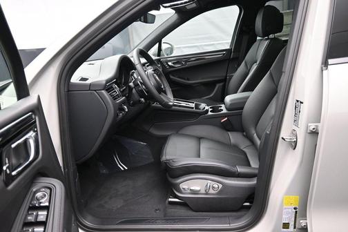 Chalk 2026 Porsche Macan Base