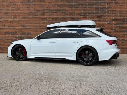 Glacier White Metallic 2022 Audi RS 6 Avant 4.0T quattro