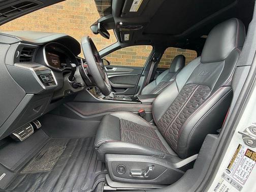 Glacier White Metallic 2022 Audi RS 6 Avant 4.0T quattro