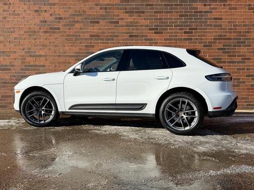 2025 Porsche Macan Base