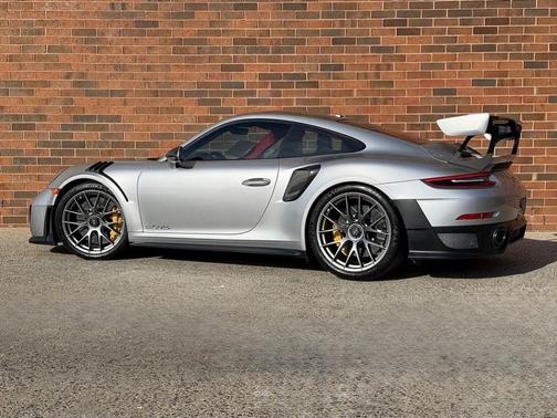 GT Silver Metallic 2018 Porsche 911 GT2 RS