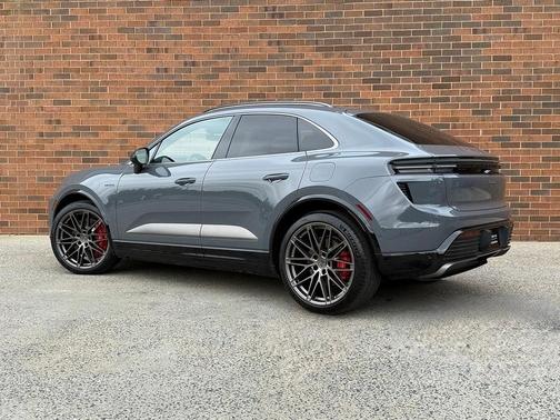 2025 Porsche Macan Electric Turbo