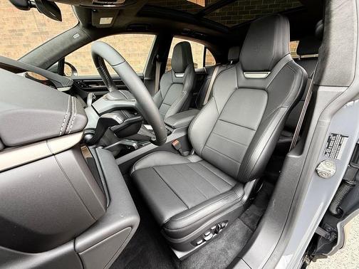 2025 Porsche Macan Electric Turbo