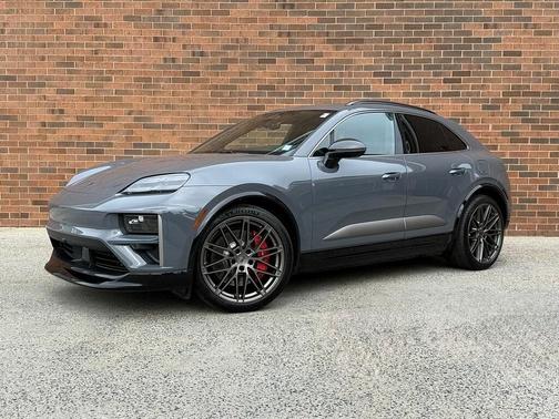 2025 Porsche Macan Turbo