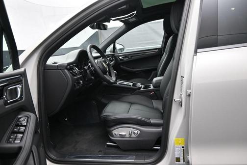 Chalk 2026 Porsche Macan Base