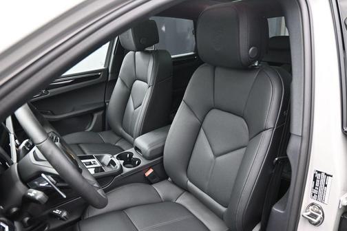 Chalk 2026 Porsche Macan Base