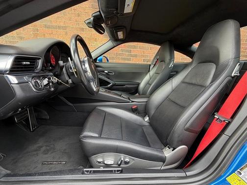2015 Porsche 911 Carrera 4