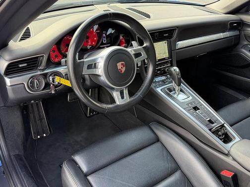 2015 Porsche 911 Carrera 4