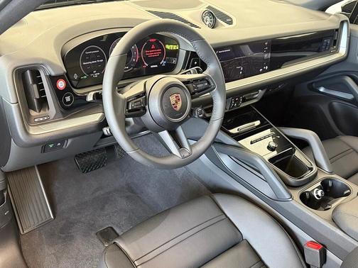 2025 Porsche Cayenne AWD