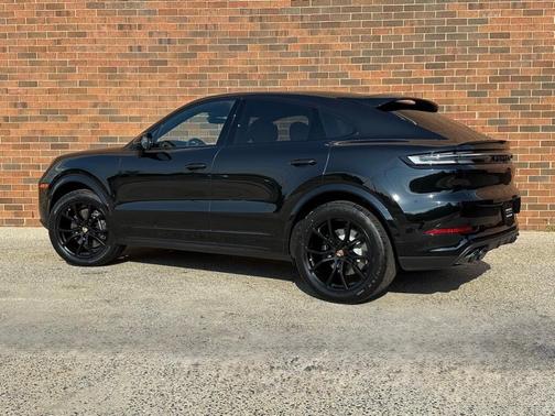 2025 Porsche Cayenne AWD
