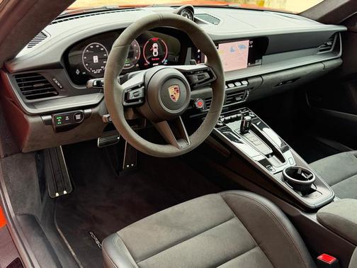 2025 Porsche 911 Carrera GTS