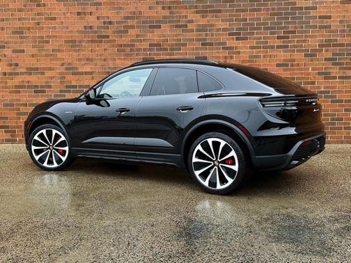2025 Porsche Macan Electric 4S
