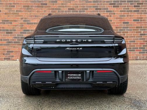 2025 Porsche Macan Electric 4S