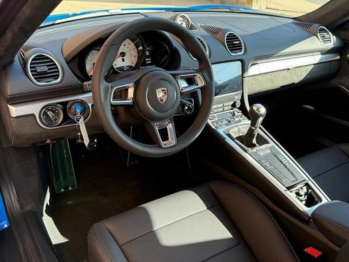 2025 Porsche 718 Cayman GTS 4.0