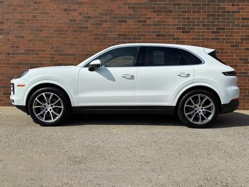 2024 Porsche Cayenne Base