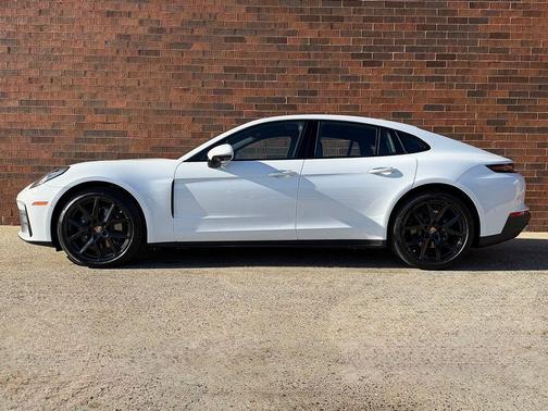 Carrara White 2026 Porsche Panamera 4