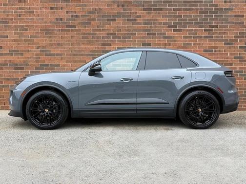 2025 Porsche Macan Electric 4