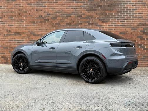2025 Porsche Macan Electric 4