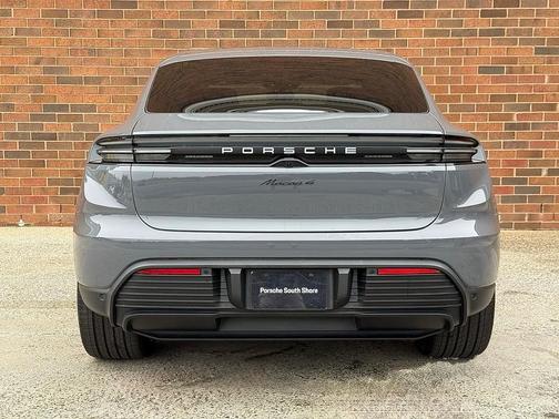 2025 Porsche Macan Electric 4