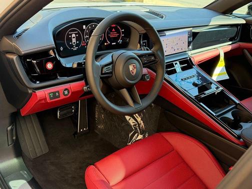 Ice 2026 Porsche Panamera 4