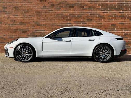 2026 Porsche Panamera 4