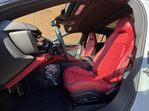 2026 Porsche Panamera 4