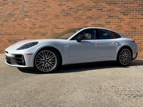 2026 Porsche Panamera 4