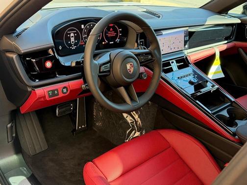 2026 Porsche Panamera 4