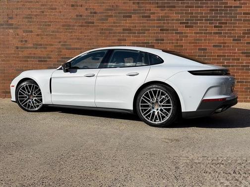 2026 Porsche Panamera 4