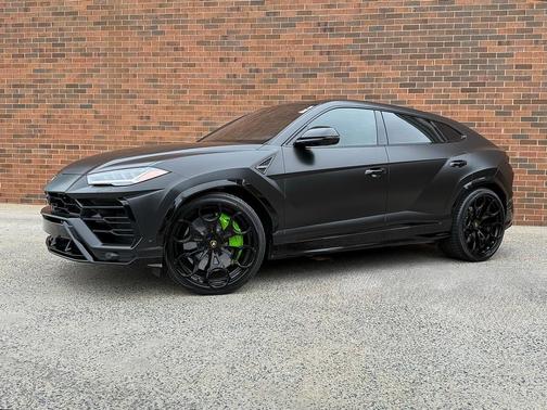 2022 Lamborghini Urus Graphite Capsule
