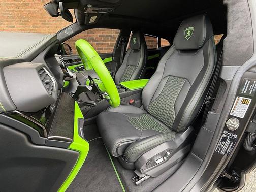2022 Lamborghini Urus Graphite Capsule