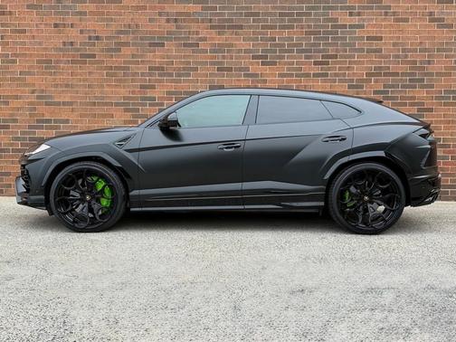 2022 Lamborghini Urus Graphite Capsule